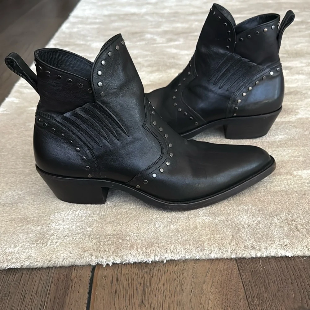 $1,500 Saint Laurent Black Dakota 50 Studded Leather Ankle Boots. - Picture 2 of 8